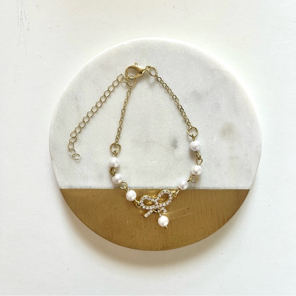 Gold Tone and Costume Jewelry Bracelet with Crystal Ribbon with Fake Pearls - Picture 1 of 3